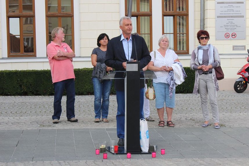 Menschenkette gegen Gewalt