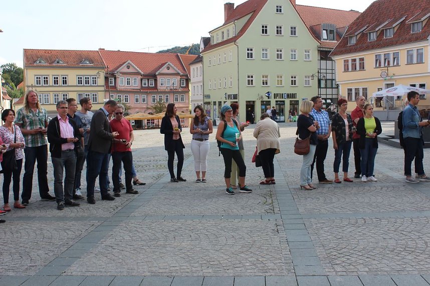 Menschenkette gegen Gewalt