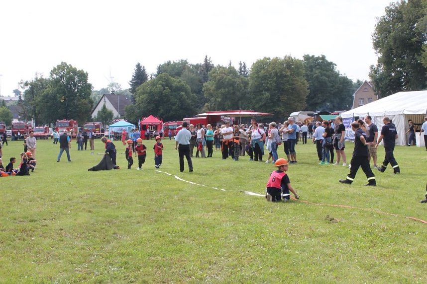  Vereine feiern mit den Kameraden der FFW