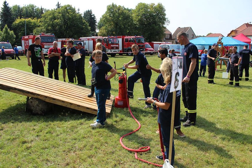  Vereine feiern mit den Kameraden der FFW