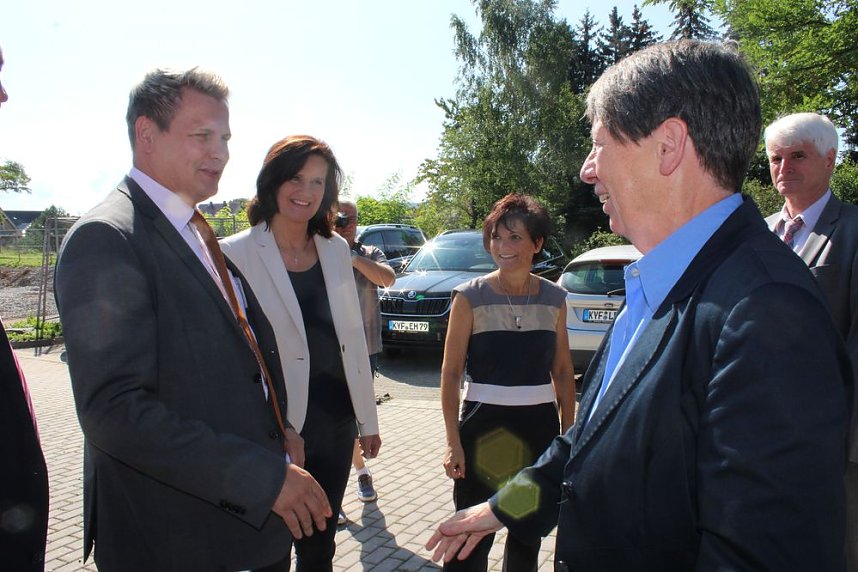 Feierlicher Spatenstich