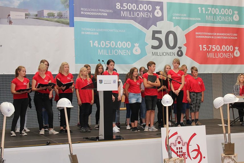 Feierlicher Spatenstich