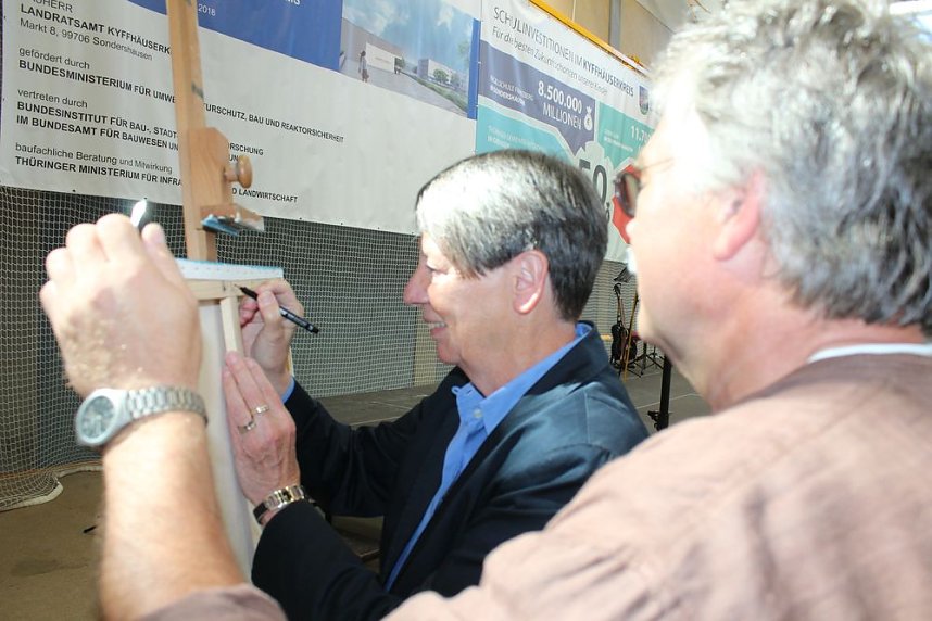 Feierlicher Spatenstich