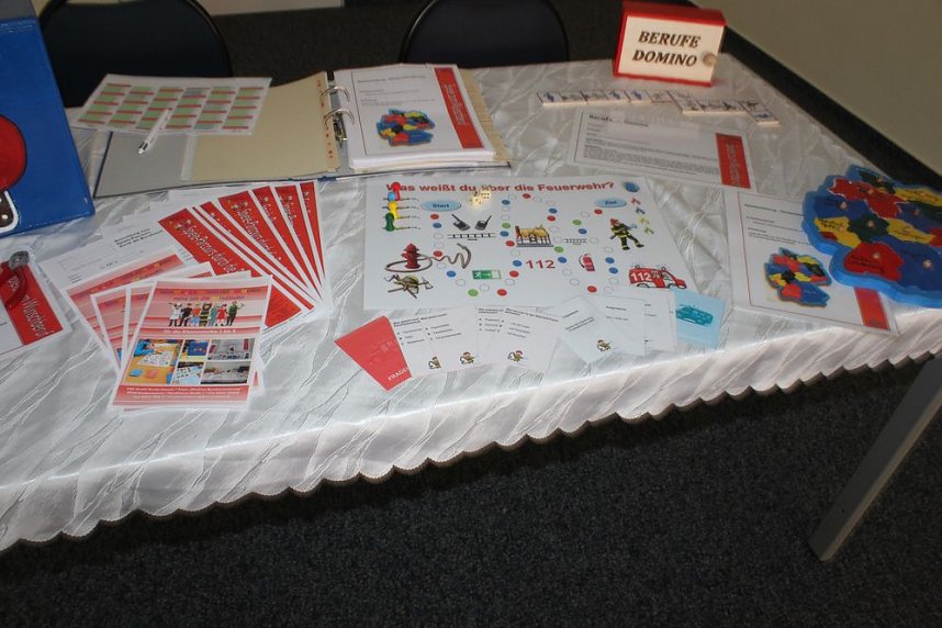 Informations- und Lernmaterial &uuml;bergeben