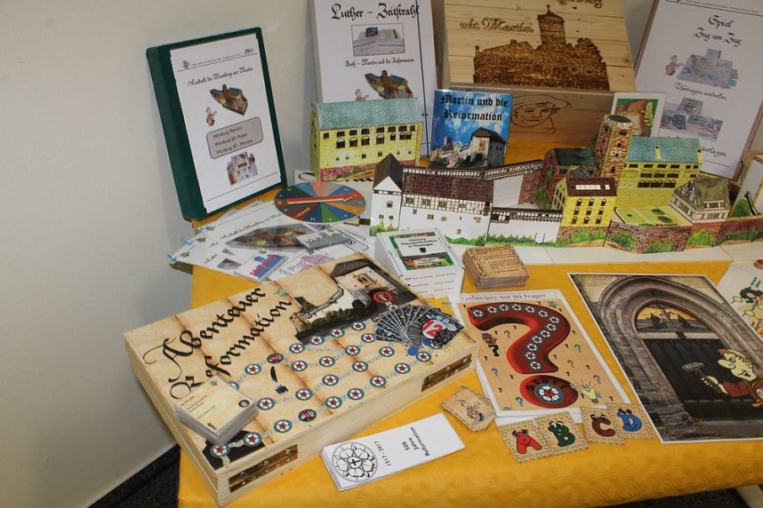 Informations- und Lernmaterial &uuml;bergeben