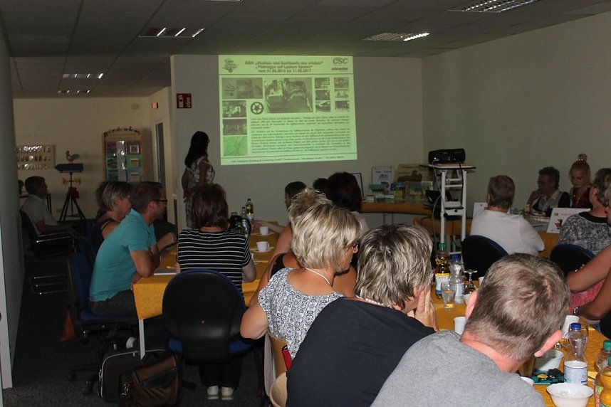 Informations- und Lernmaterial &uuml;bergeben