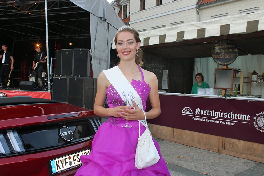 Weinprinzessin Shantel I. gekr&ouml;nt