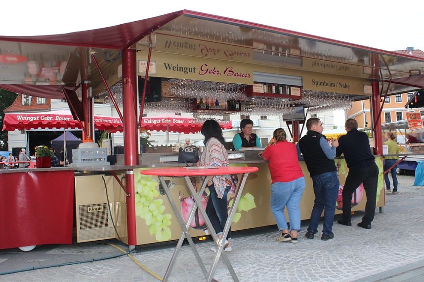 Weinprinzessin Shantel I. gekr&ouml;nt