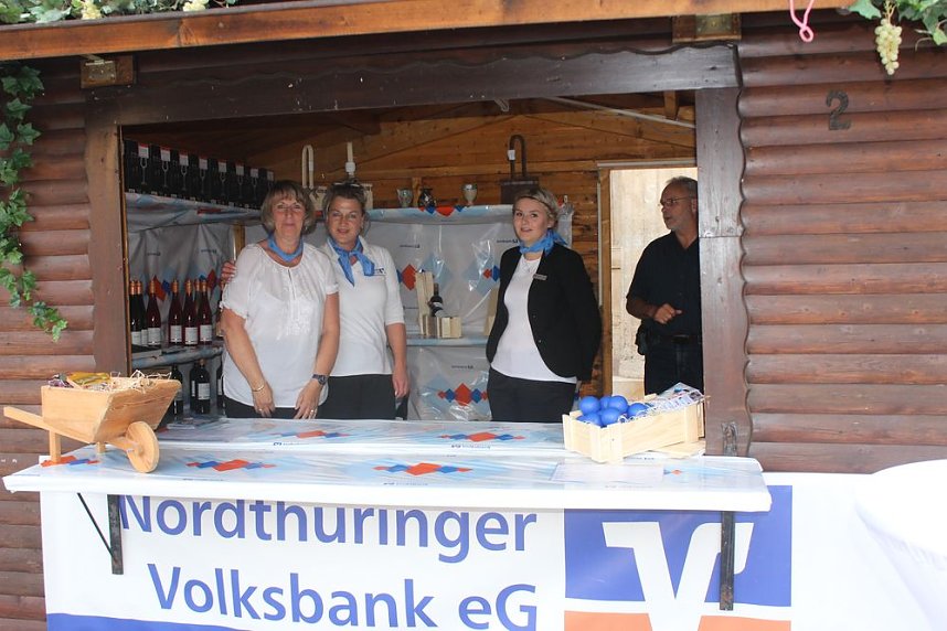 Weinprinzessin Shantel I. gekr&ouml;nt