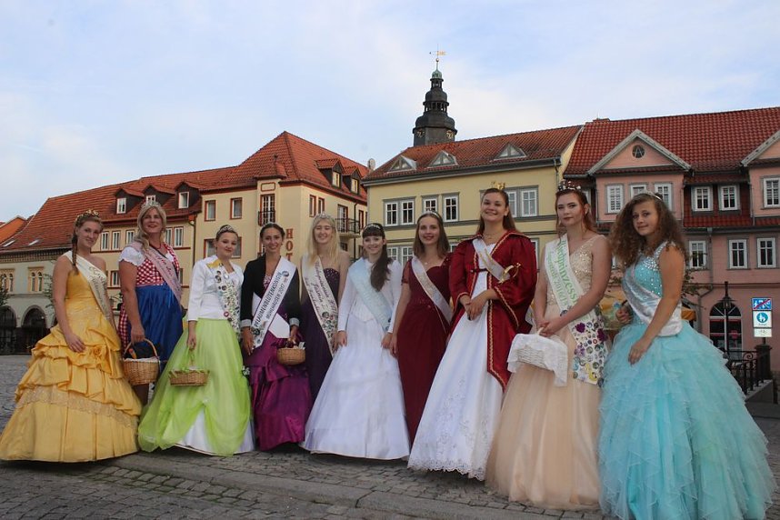 Weinprinzessin Shantel I. gekr&ouml;nt