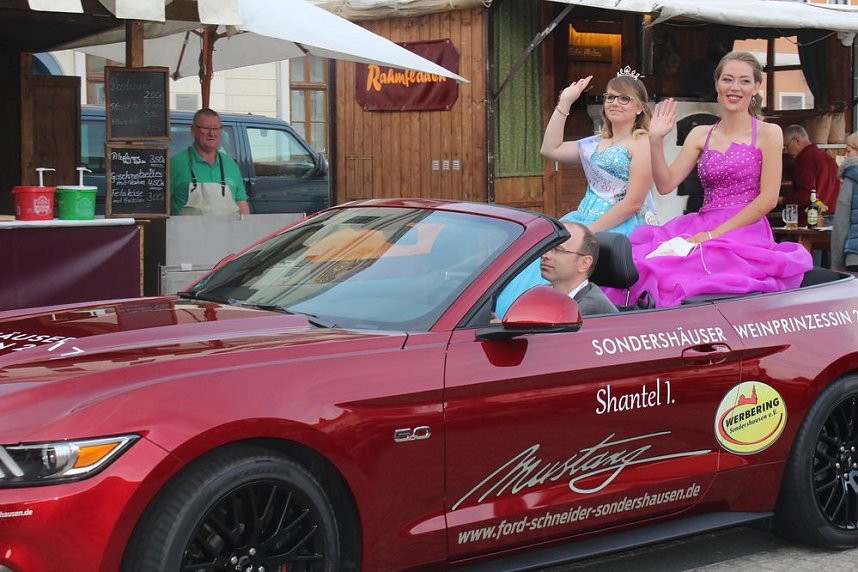 Weinprinzessin Shantel I. gekr&ouml;nt