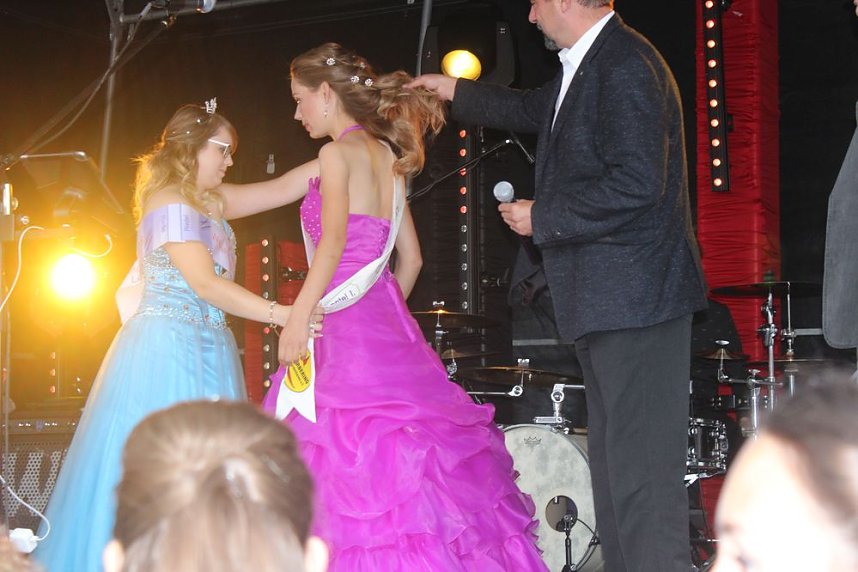 Weinprinzessin Shantel I. gekr&ouml;nt