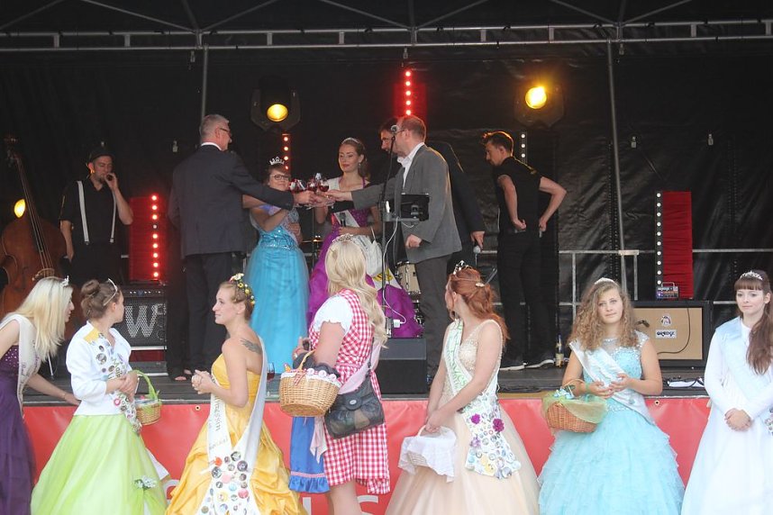 Weinprinzessin Shantel I. gekr&ouml;nt