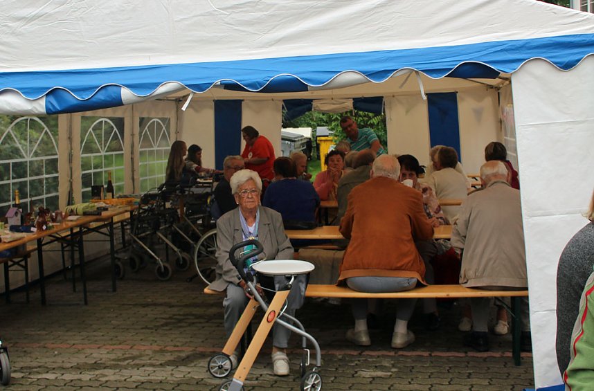 Neben G&ouml;ldner gefeiert