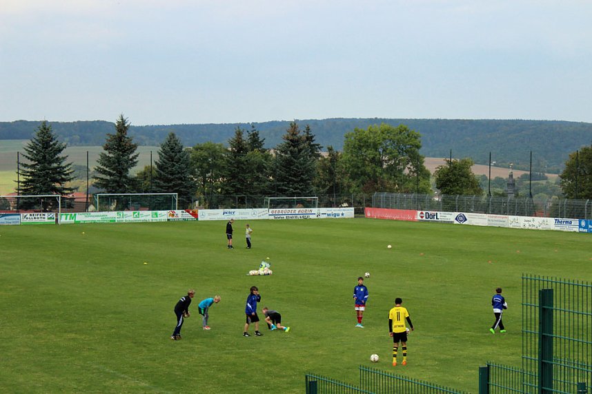 Neue Trikots f&uuml;r Eintracht Jugend