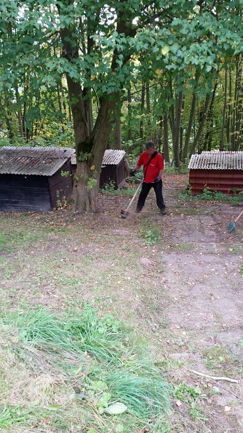 Arbeitseinsatz auf dem Hundeplatz an der Trift