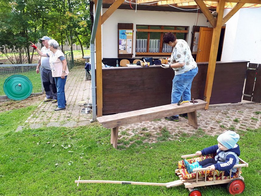Arbeitseinsatz auf dem Hundeplatz an der Trift