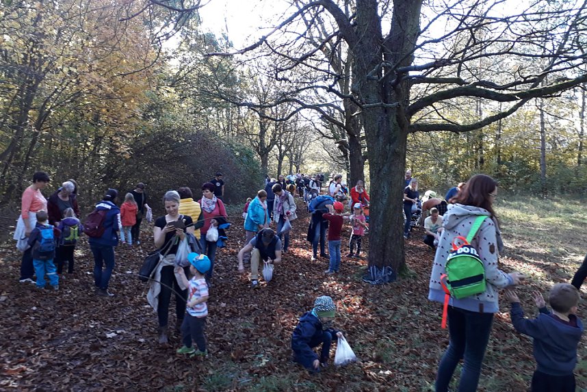 Die Kindervilla wandert im goldenen Oktober