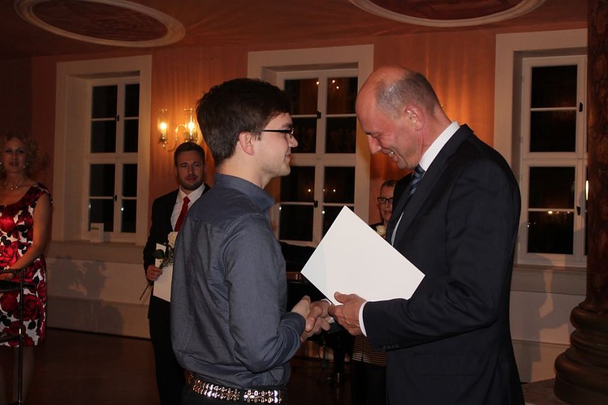  Ausgezeichnete Pr&uuml;fungsleistungen belohnt