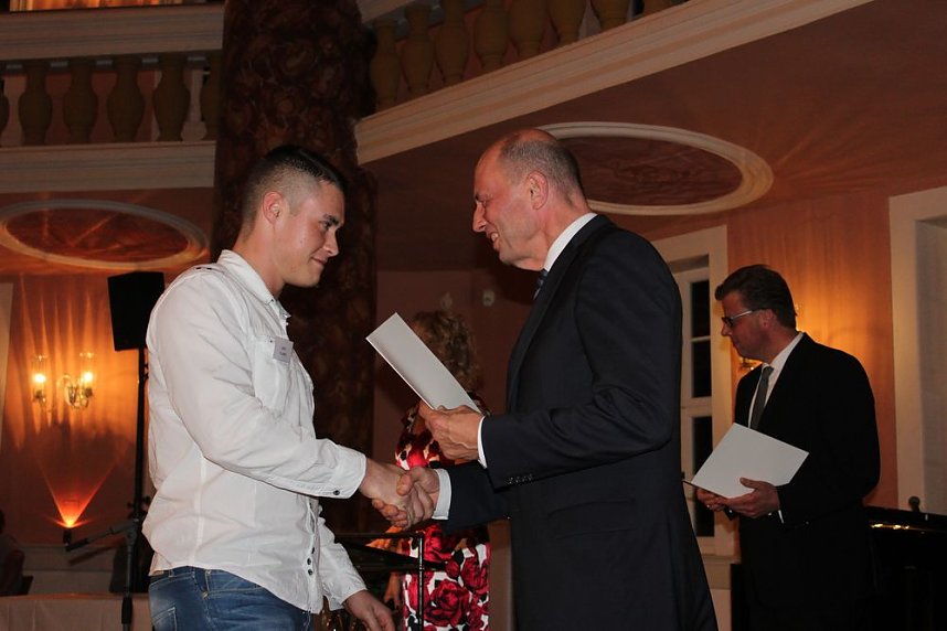  Ausgezeichnete Pr&uuml;fungsleistungen belohnt