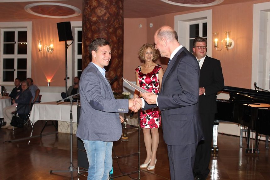  Ausgezeichnete Pr&uuml;fungsleistungen belohnt