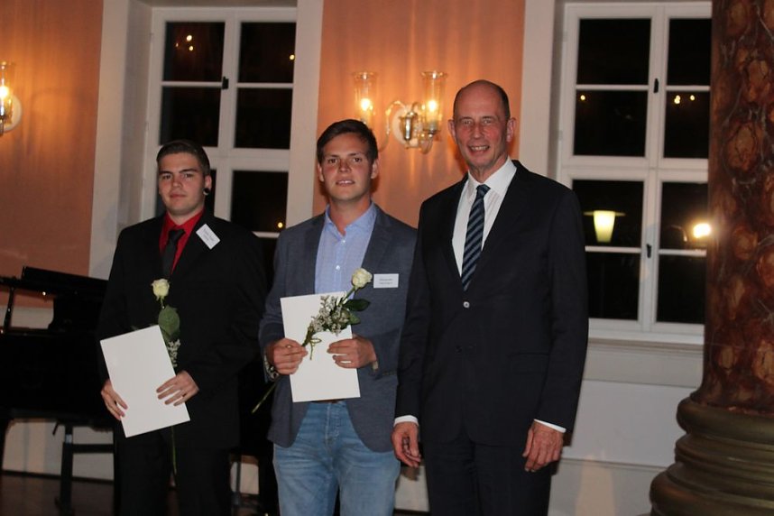  Ausgezeichnete Pr&uuml;fungsleistungen belohnt