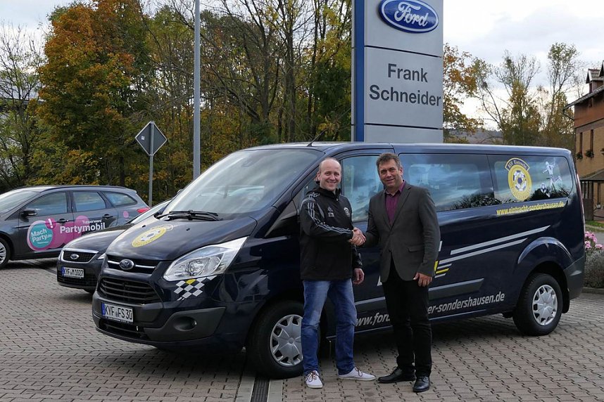 &Uuml;bergabe eines Teambusses