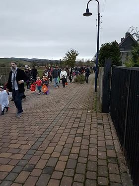 Kinder Halloween in Badra