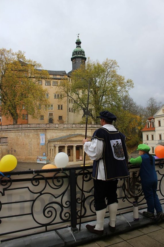 Rathaus "gepl&uuml;ndert"