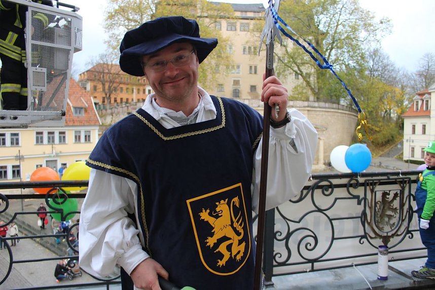 Rathaus "gepl&uuml;ndert"