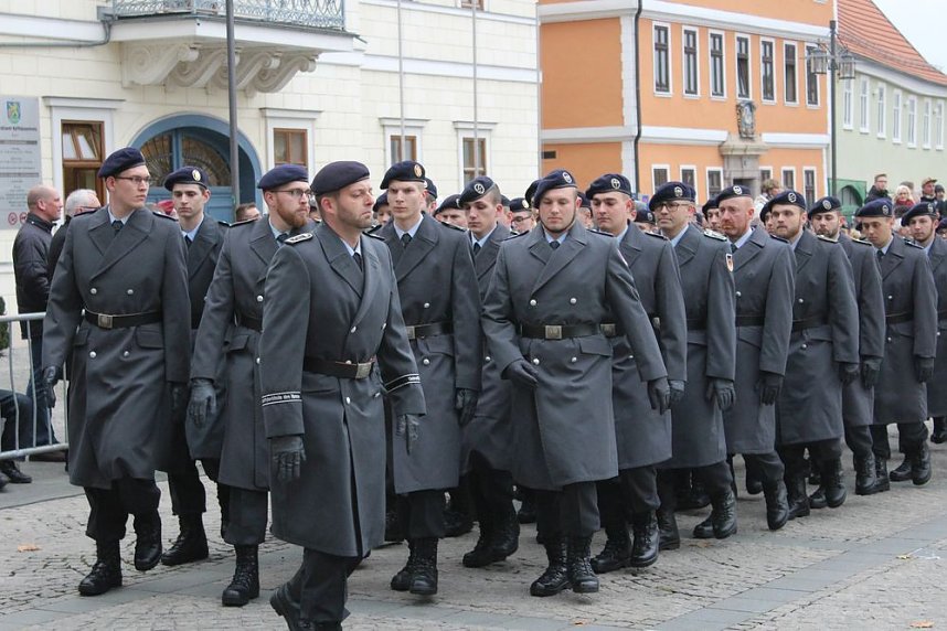 Soldatinnen und Soldaten vereidigt