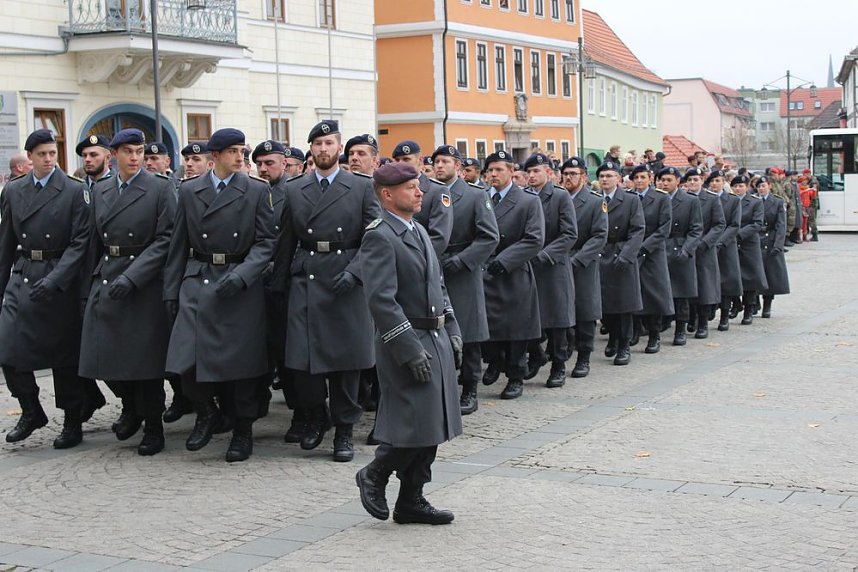 Soldatinnen und Soldaten vereidigt