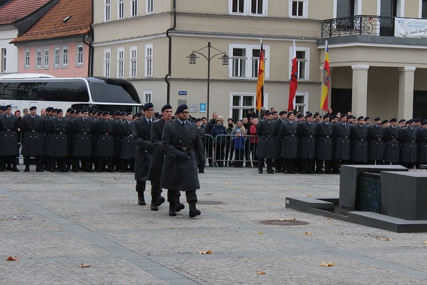 Soldatinnen und Soldaten vereidigt