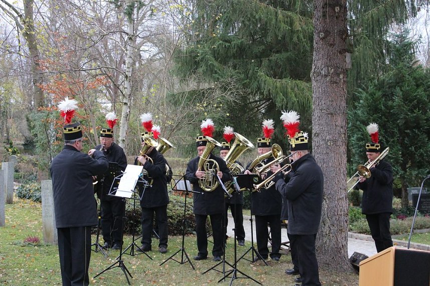 Der Opfer von Gewalt und Kriegen gedacht