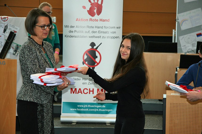 6.243 Rote H&auml;nde setzen ein Zeichen