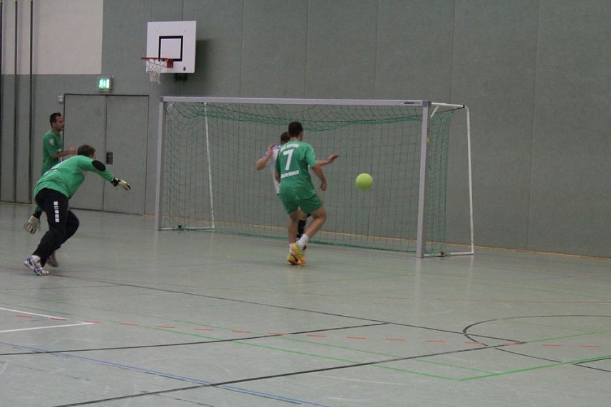 Cup-Verteidiger wurde gefordert