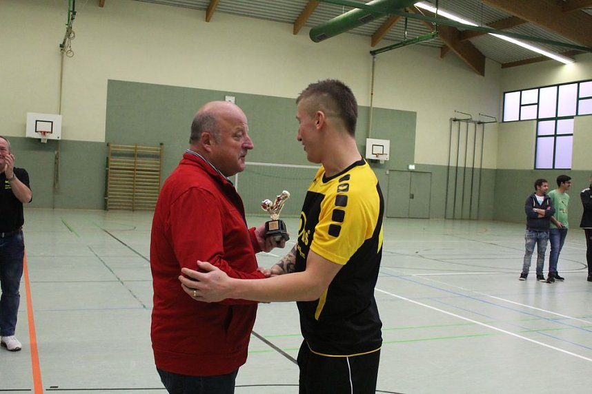 Cup-Verteidiger wurde gefordert