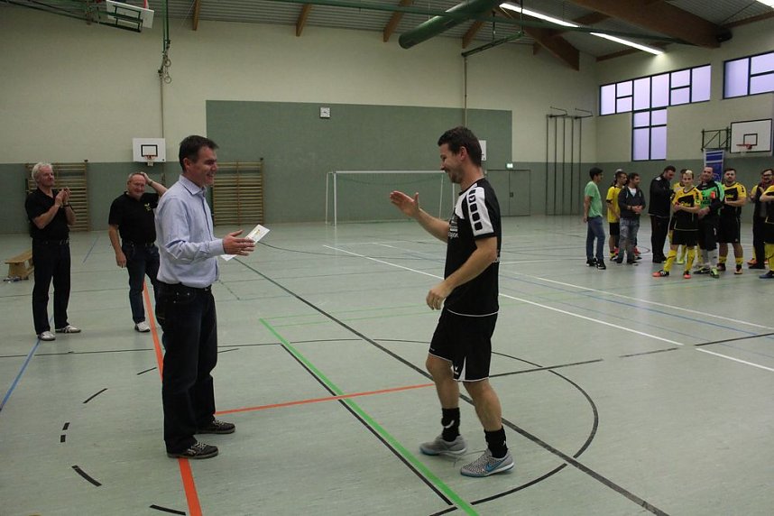 Cup-Verteidiger wurde gefordert