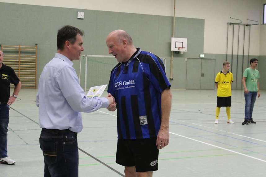 Cup-Verteidiger wurde gefordert