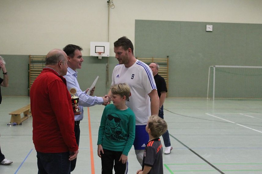 Cup-Verteidiger wurde gefordert