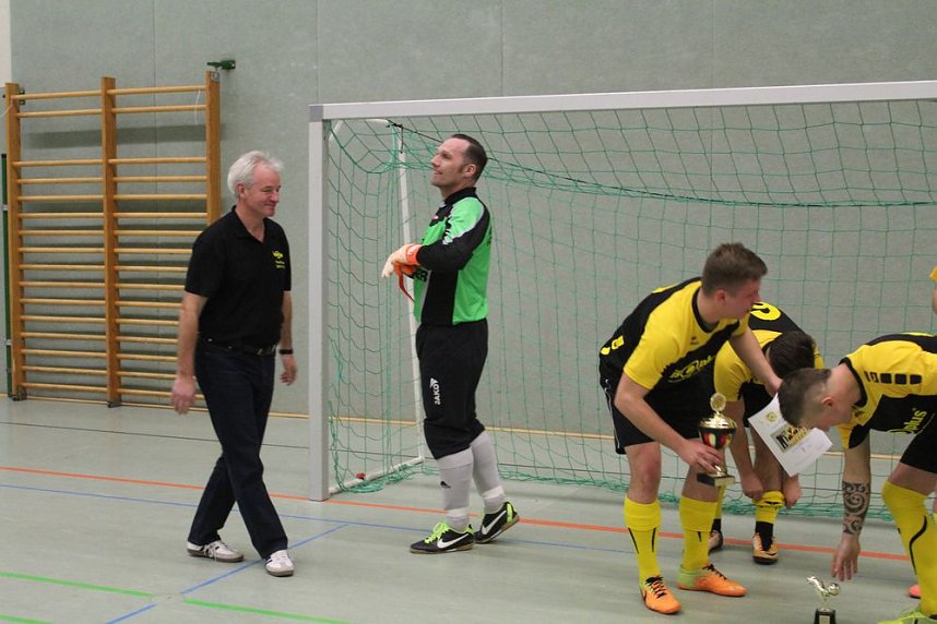 Cup-Verteidiger wurde gefordert