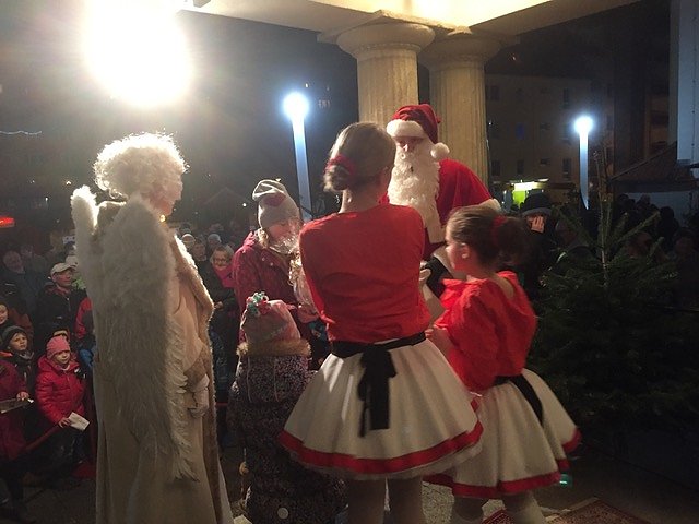 T&auml;nzerische Vorweihnachtszeit