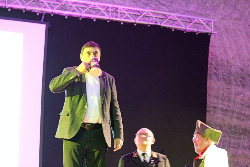 Ehrenarschleder zwei Mal verliehen.