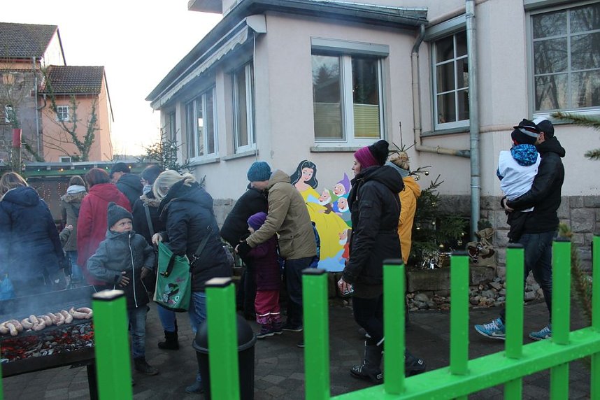Weihnachtsmarkt an der Kindervilla
