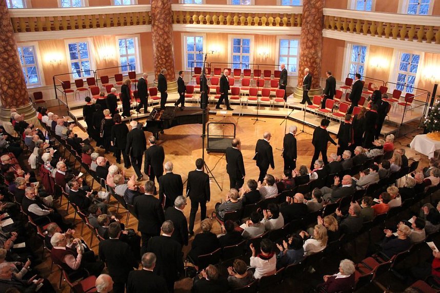 Weihnachtswunsch: Friede und Menschlichkeit