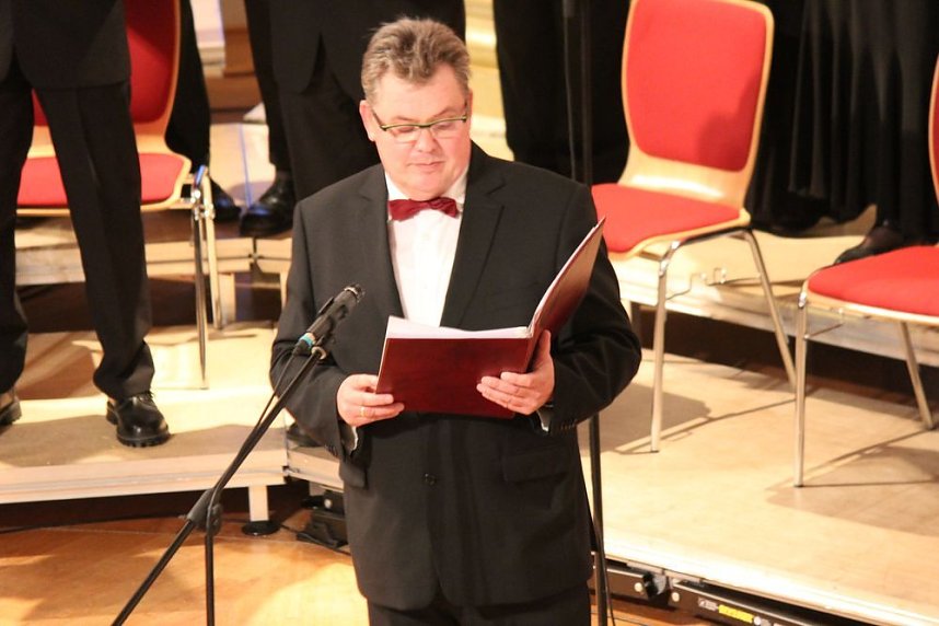 Weihnachtswunsch: Friede und Menschlichkeit