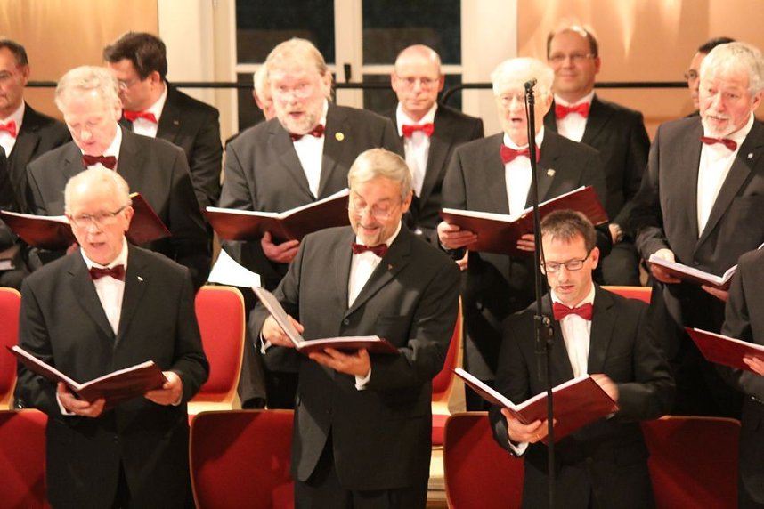 Weihnachtswunsch: Friede und Menschlichkeit