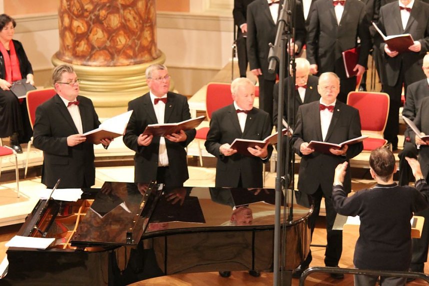 Weihnachtswunsch: Friede und Menschlichkeit