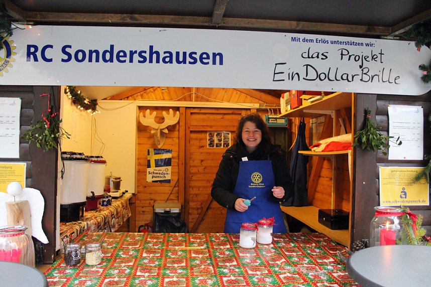 Feuchter Start des Weihnachtsmarkts