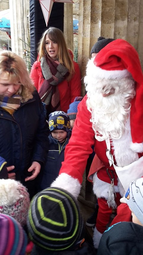 Feuchter Start des Weihnachtsmarkts